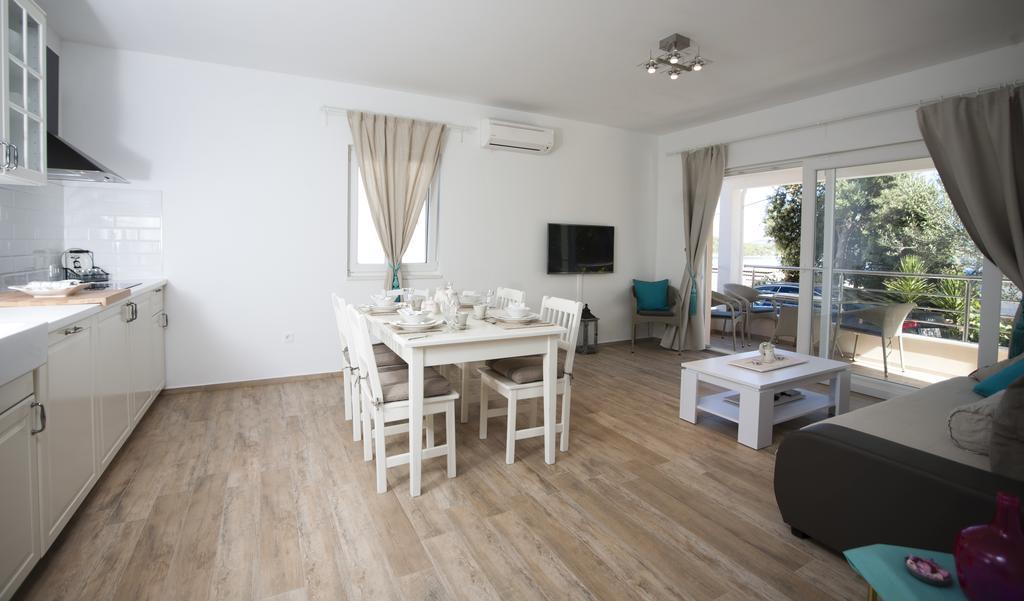 Apartments Villa Laguna With Pool Razanj Phòng bức ảnh